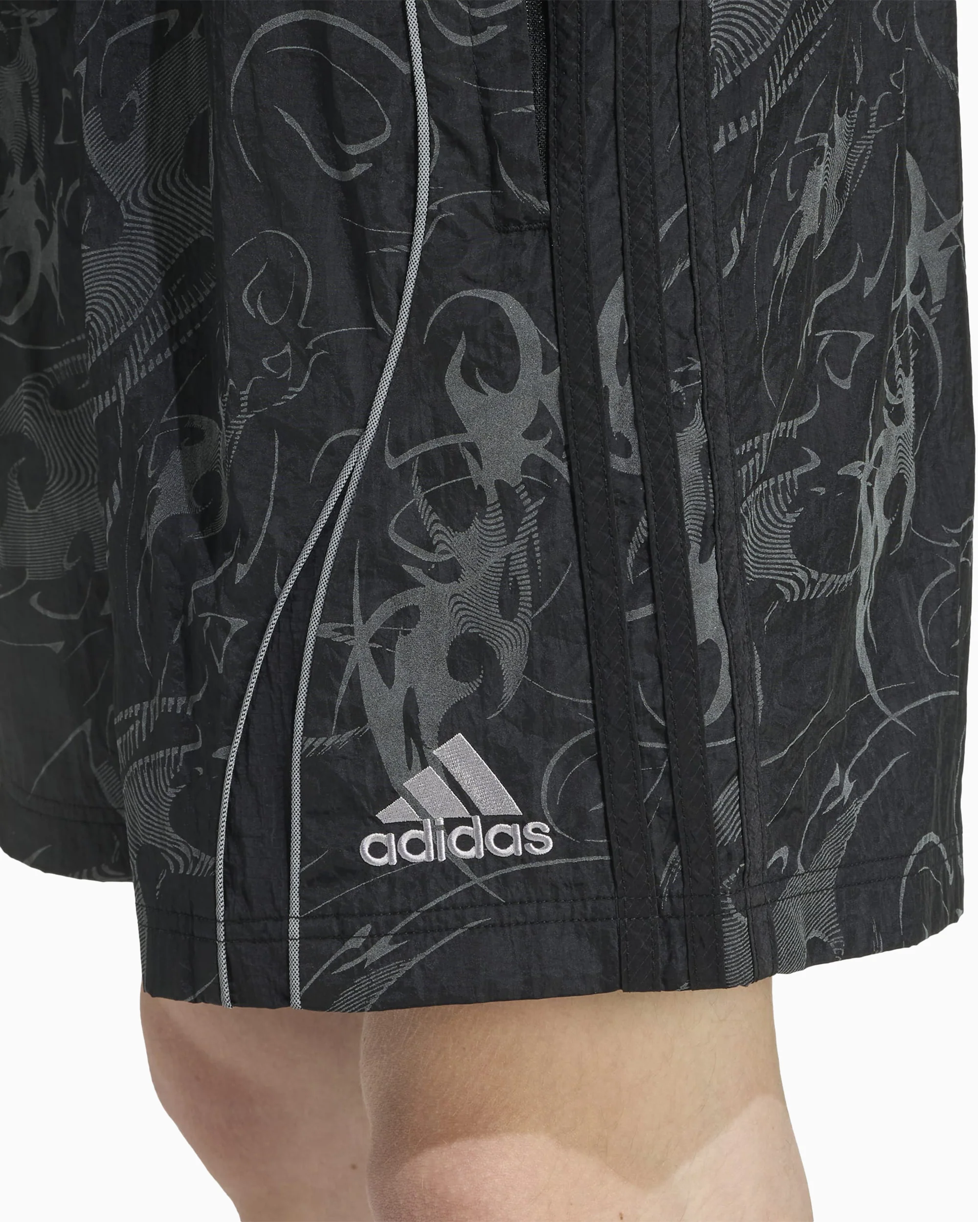 adidas Originals Adilenium Adilenium Teamgeist Herren-Shorts - Image 6