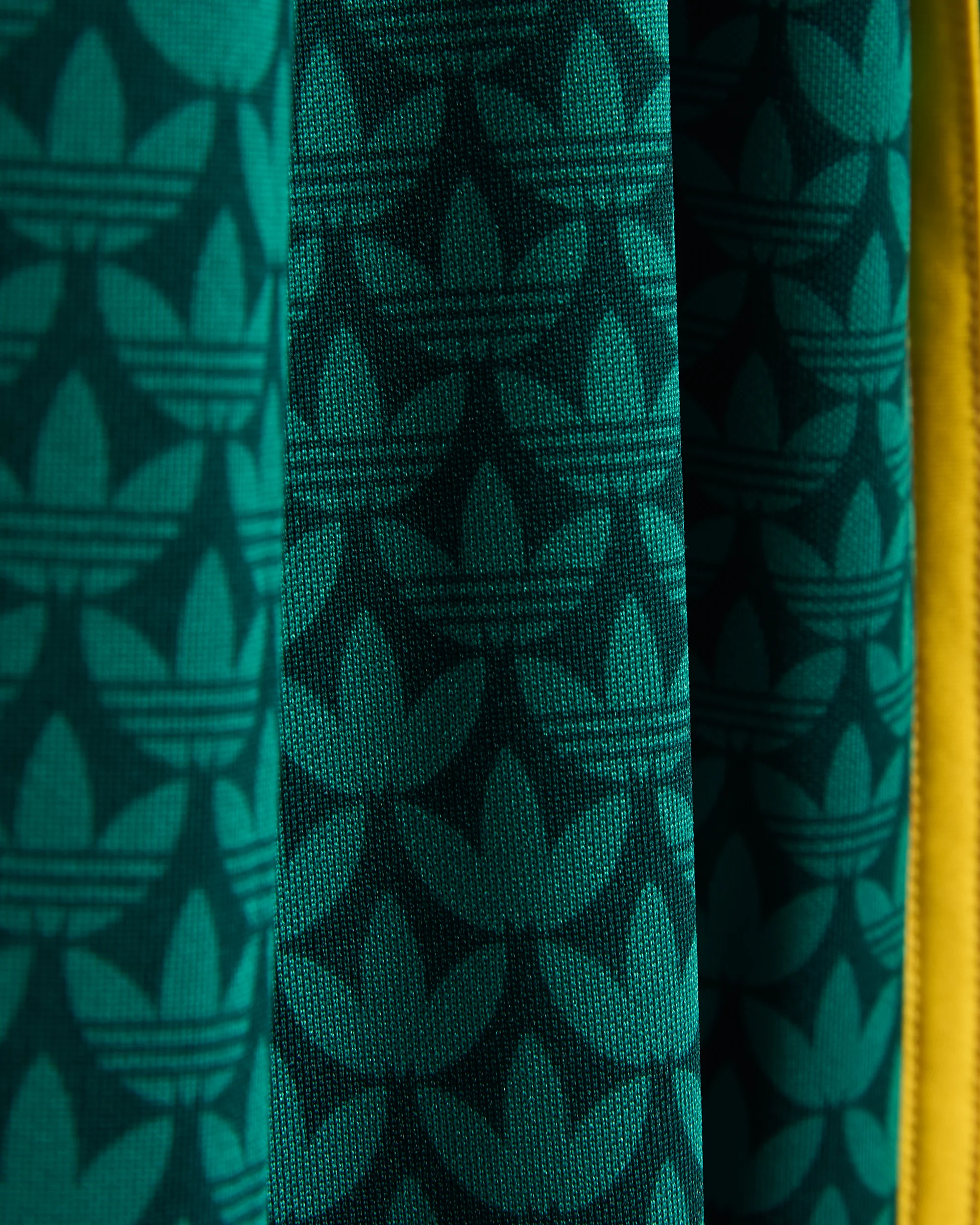 adidas Originals Firebird Monogram Relaxed Herren-Sweathose - Image 6