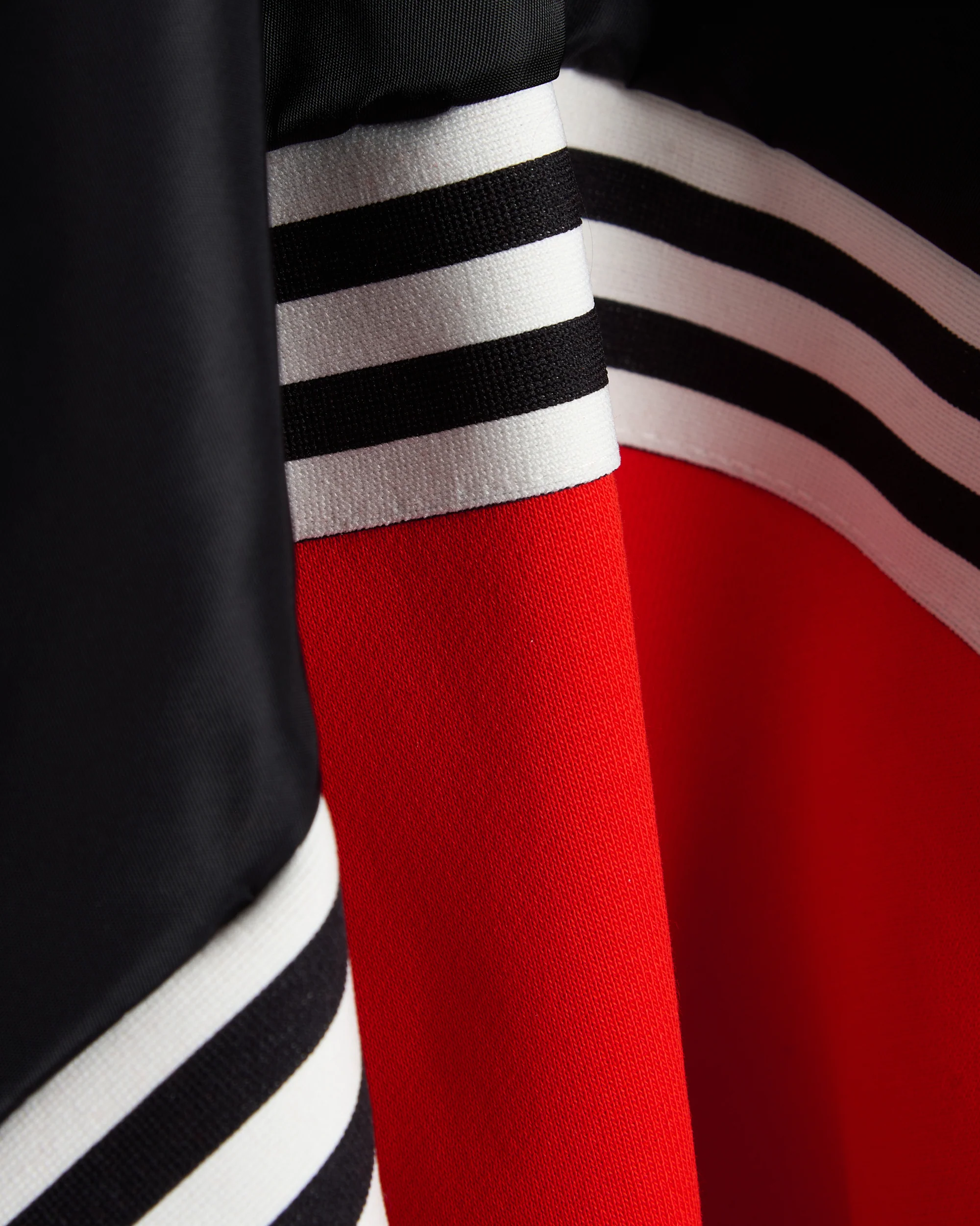 adidas Originals x Willy Chavarria Gomez Relaxed Herren-Sweatshirt mit halbem Reißverschluss mit Logo - Image 11