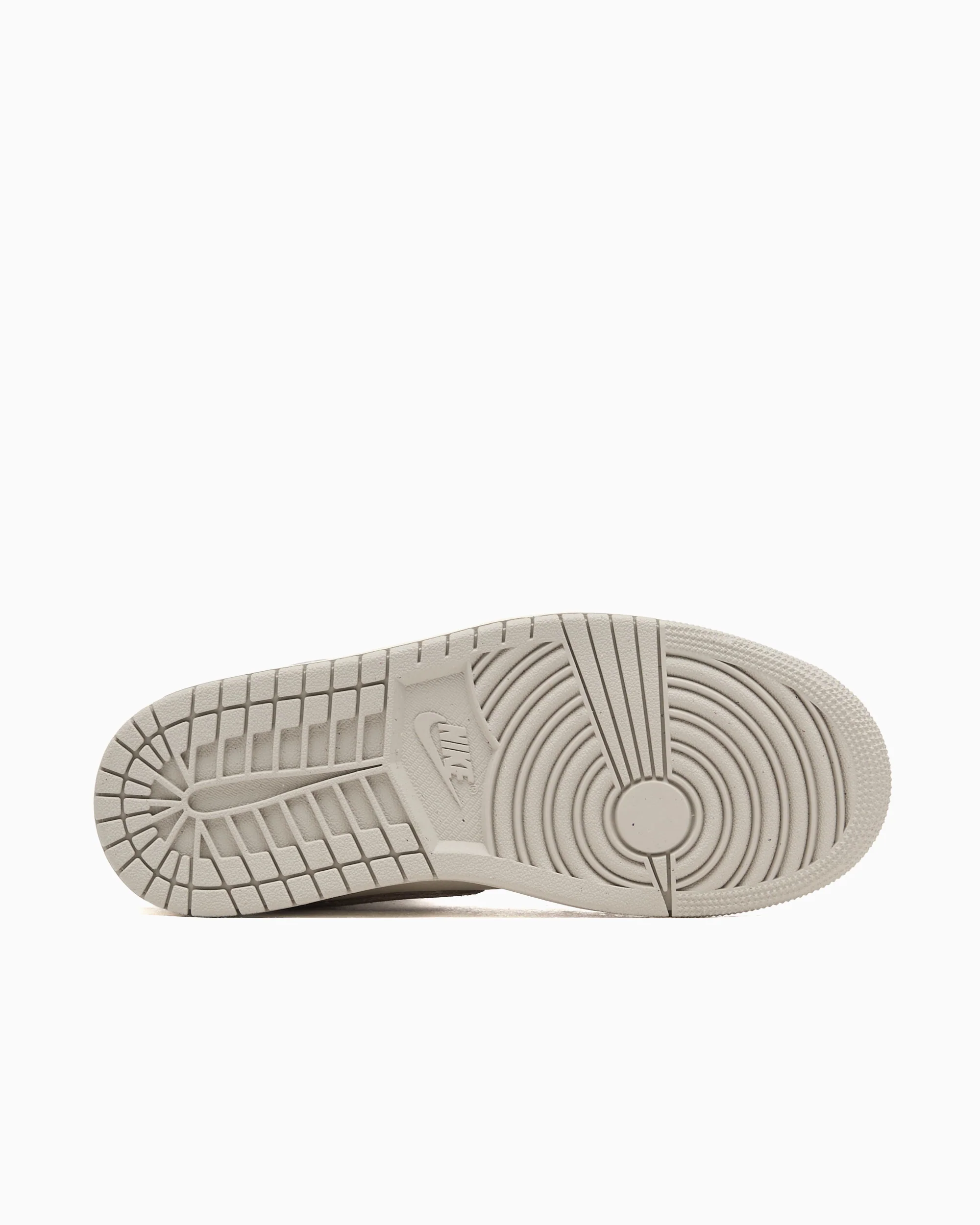 Air Jordan Women's 1 Mid SE - Image 4