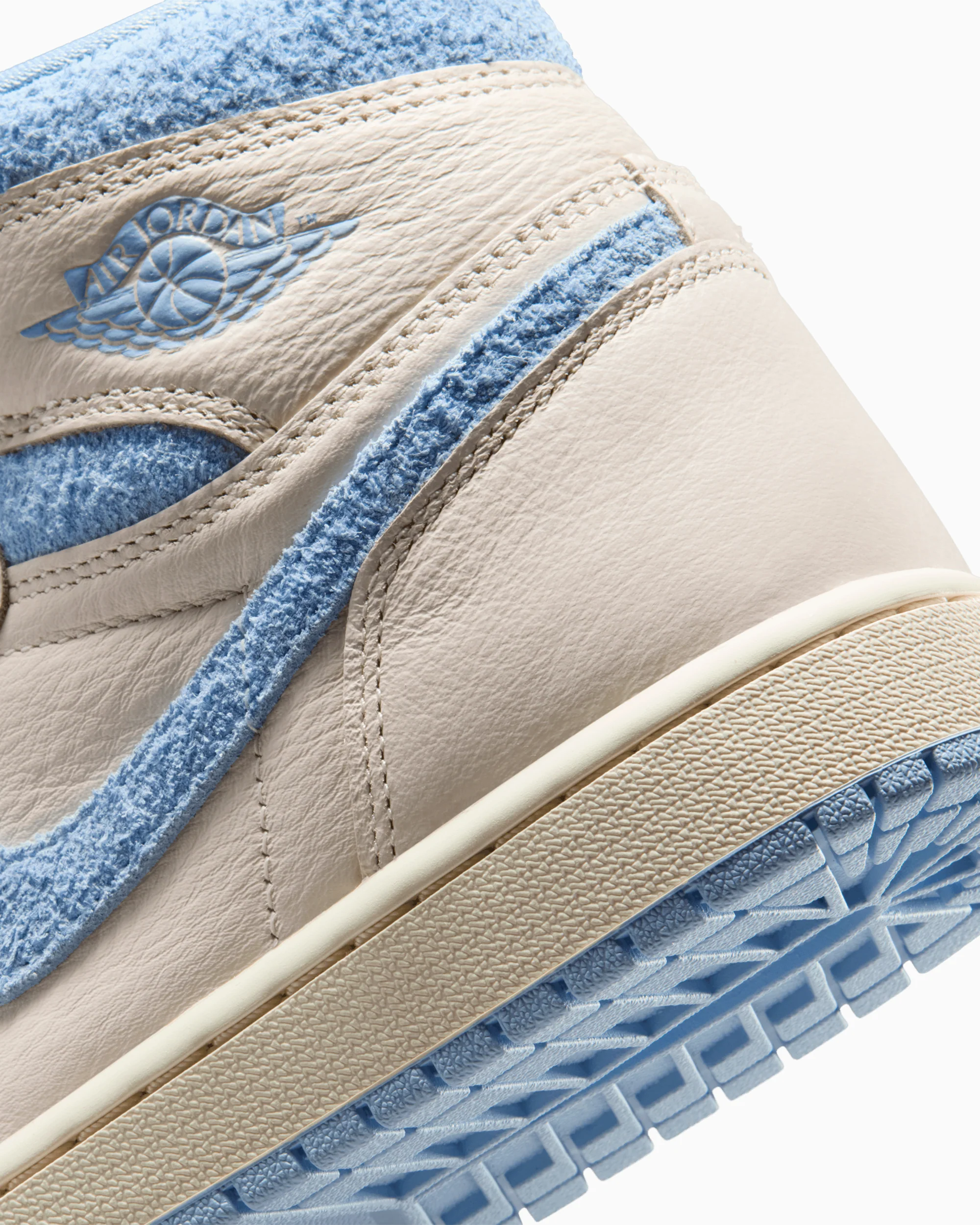Air Jordan Women's 1 Retro High OG "Psychic Blue" - Image 9