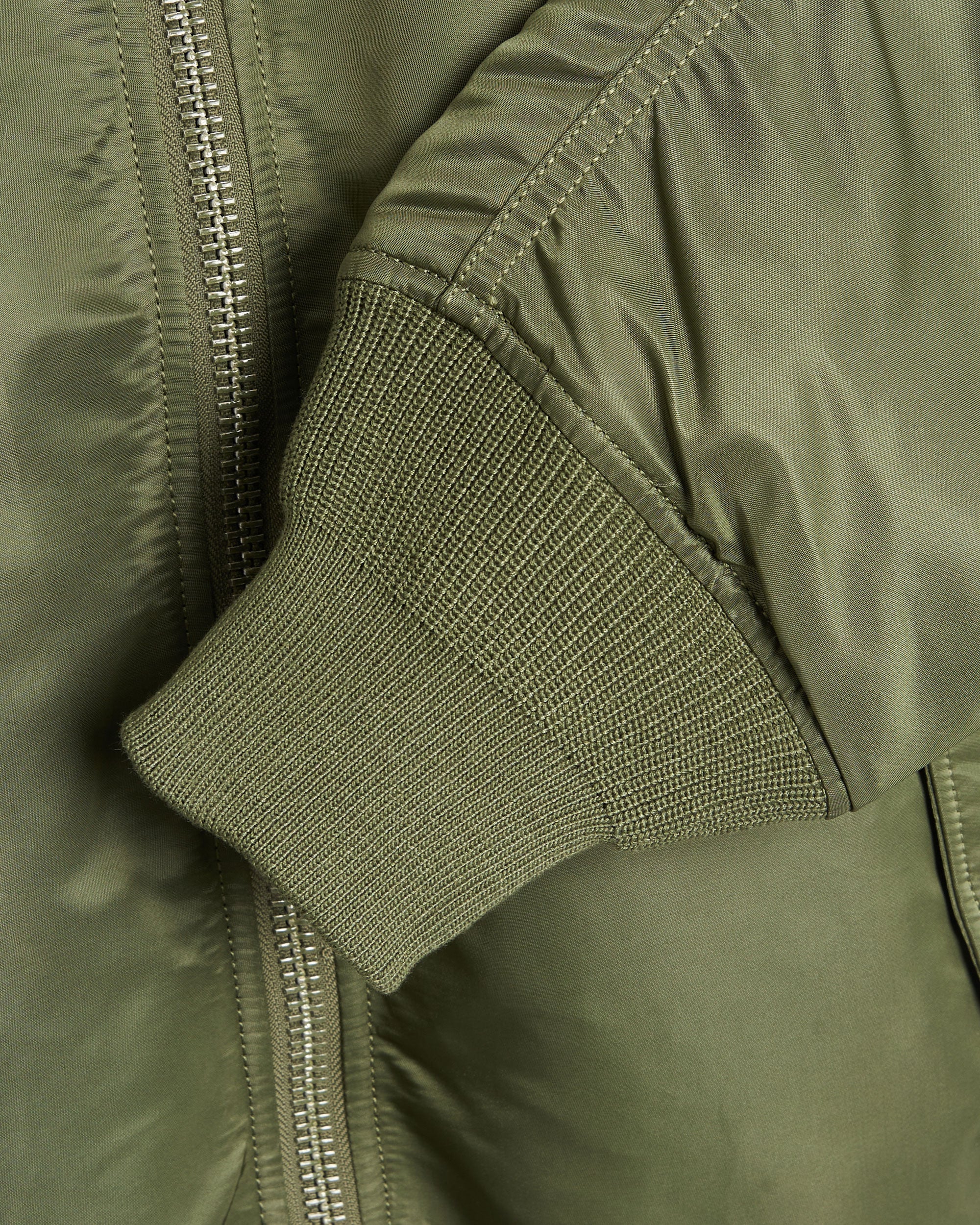 Alpha Industries MA-1 Herren-Bomberjacke - Image 7