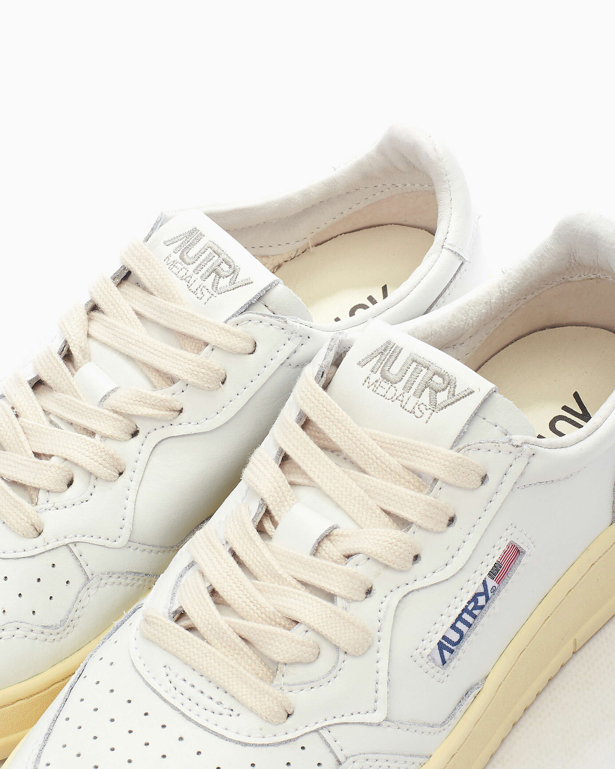 Autry Women's Medalist Low Leather - Image 7