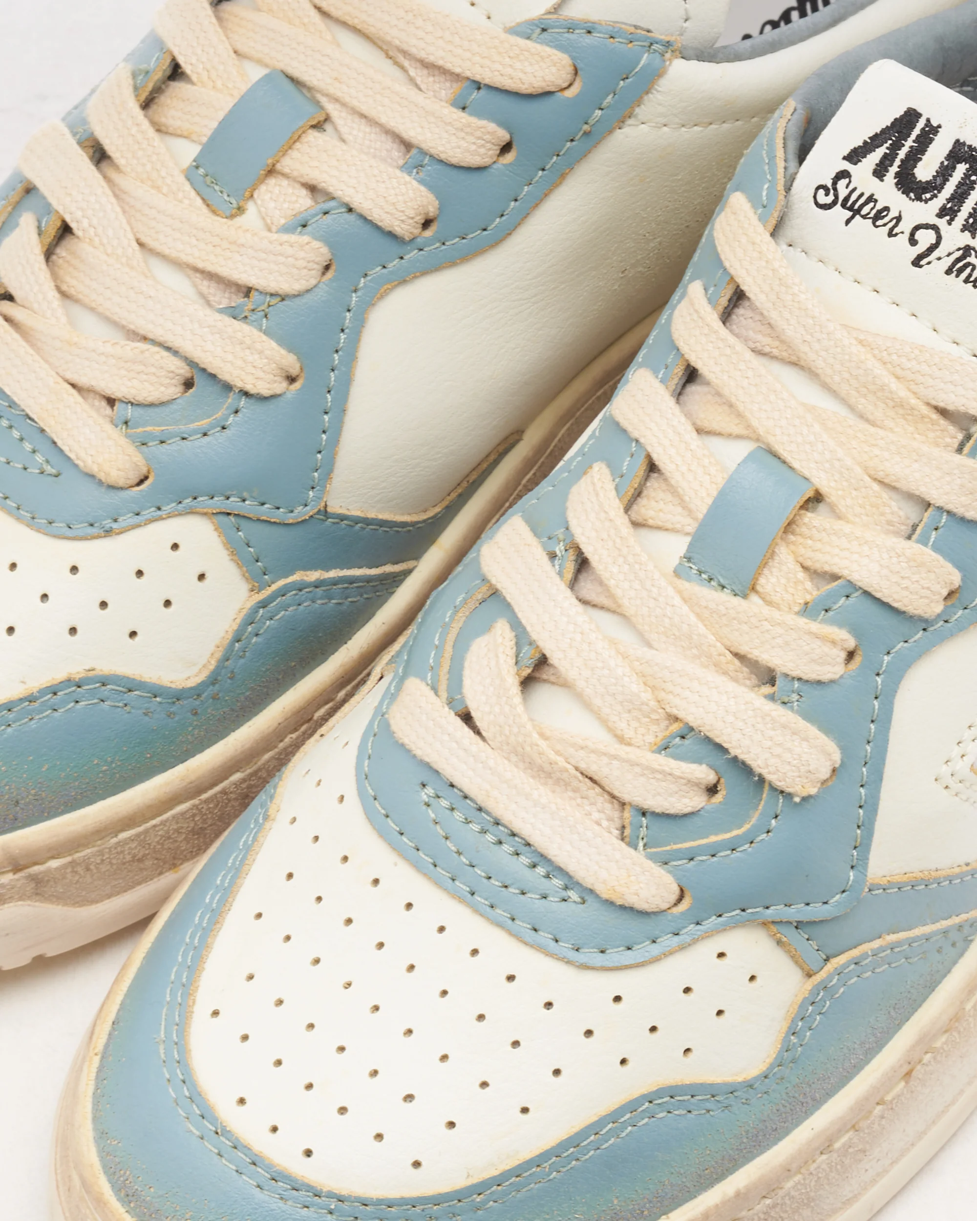 Autry Women's Medalist Low Super Vintage Leather - Image 7