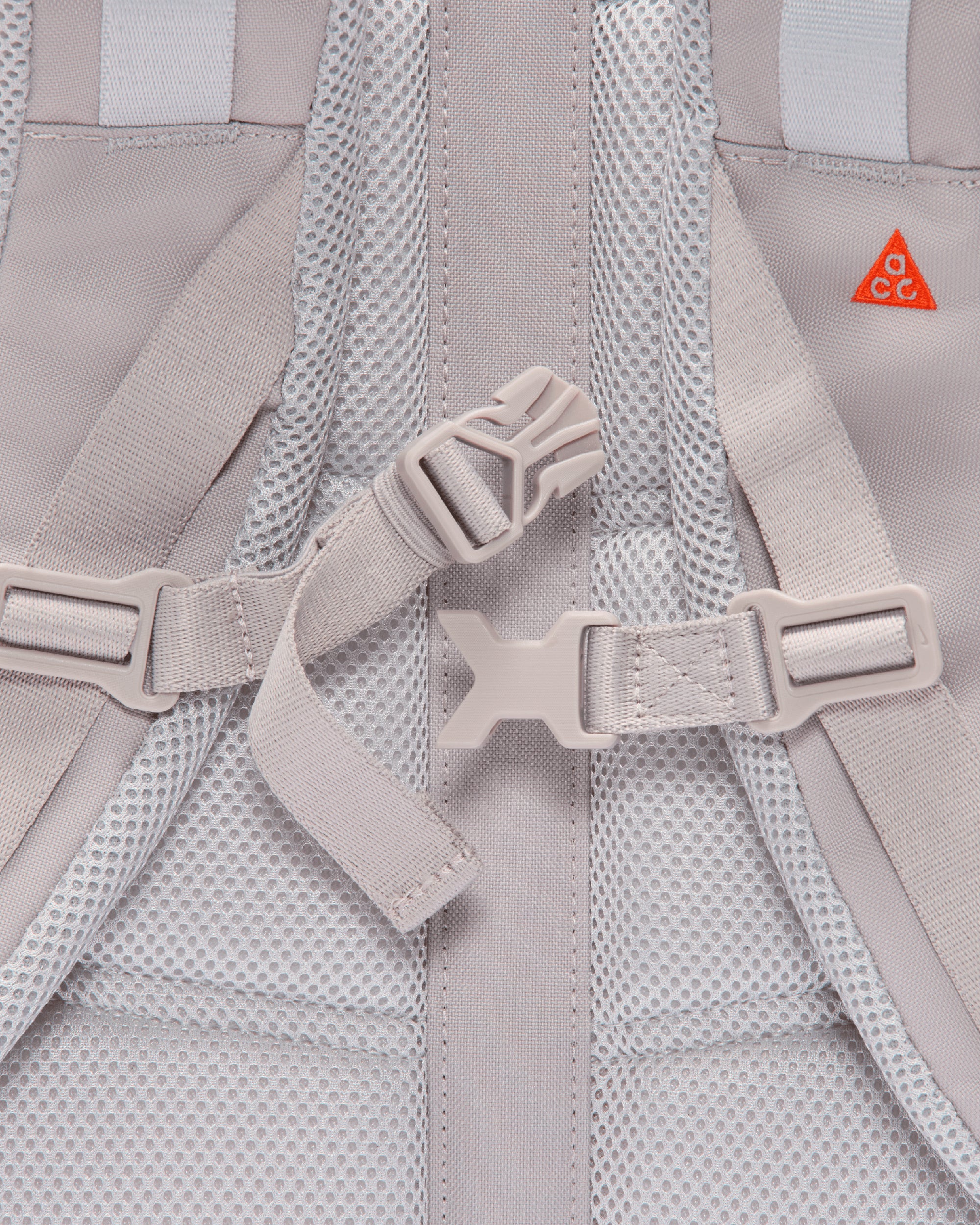Nike ACG Daymax 25L Unisex Rucksack - Image 11