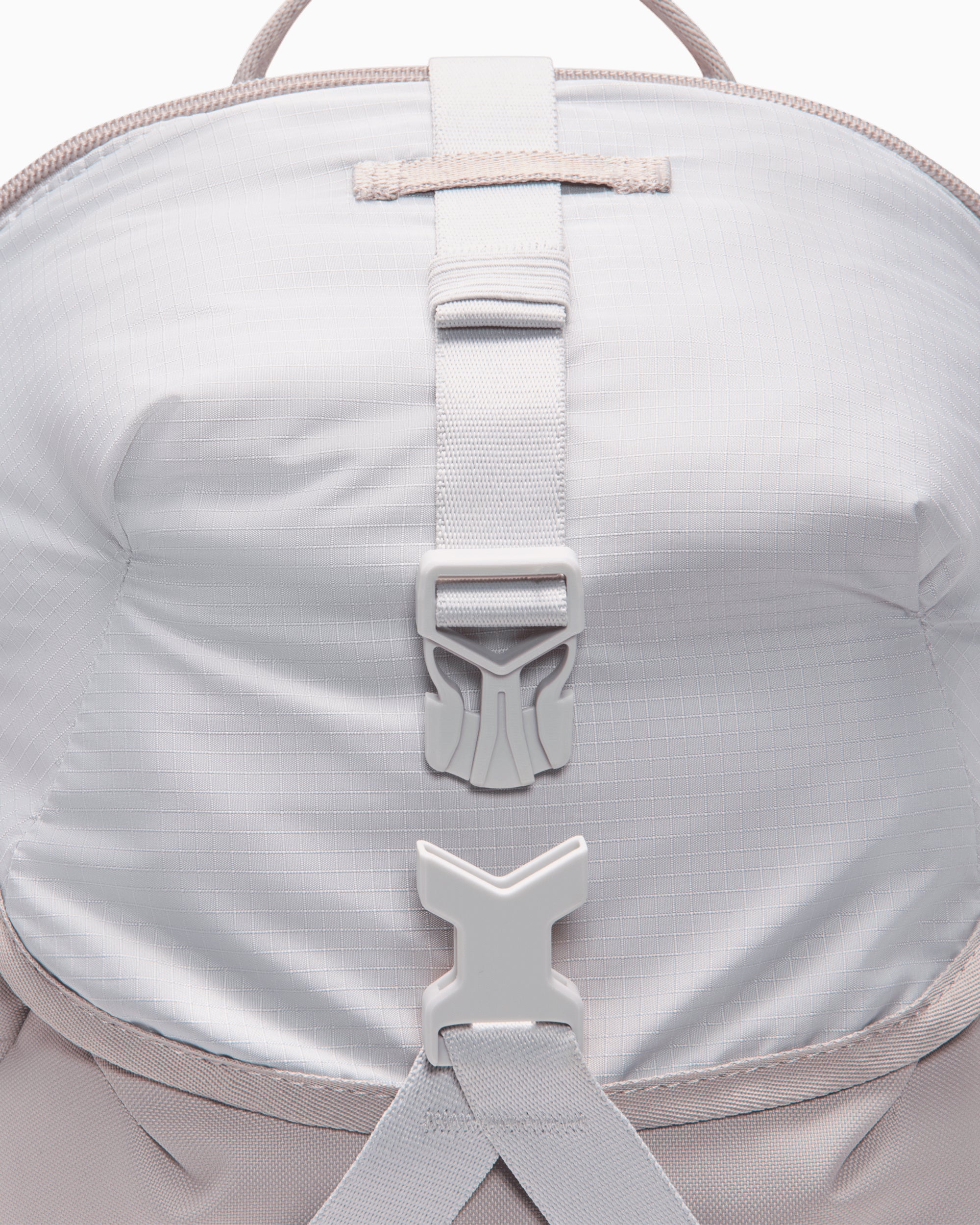 Nike ACG Daymax 25L Unisex Rucksack - Image 5