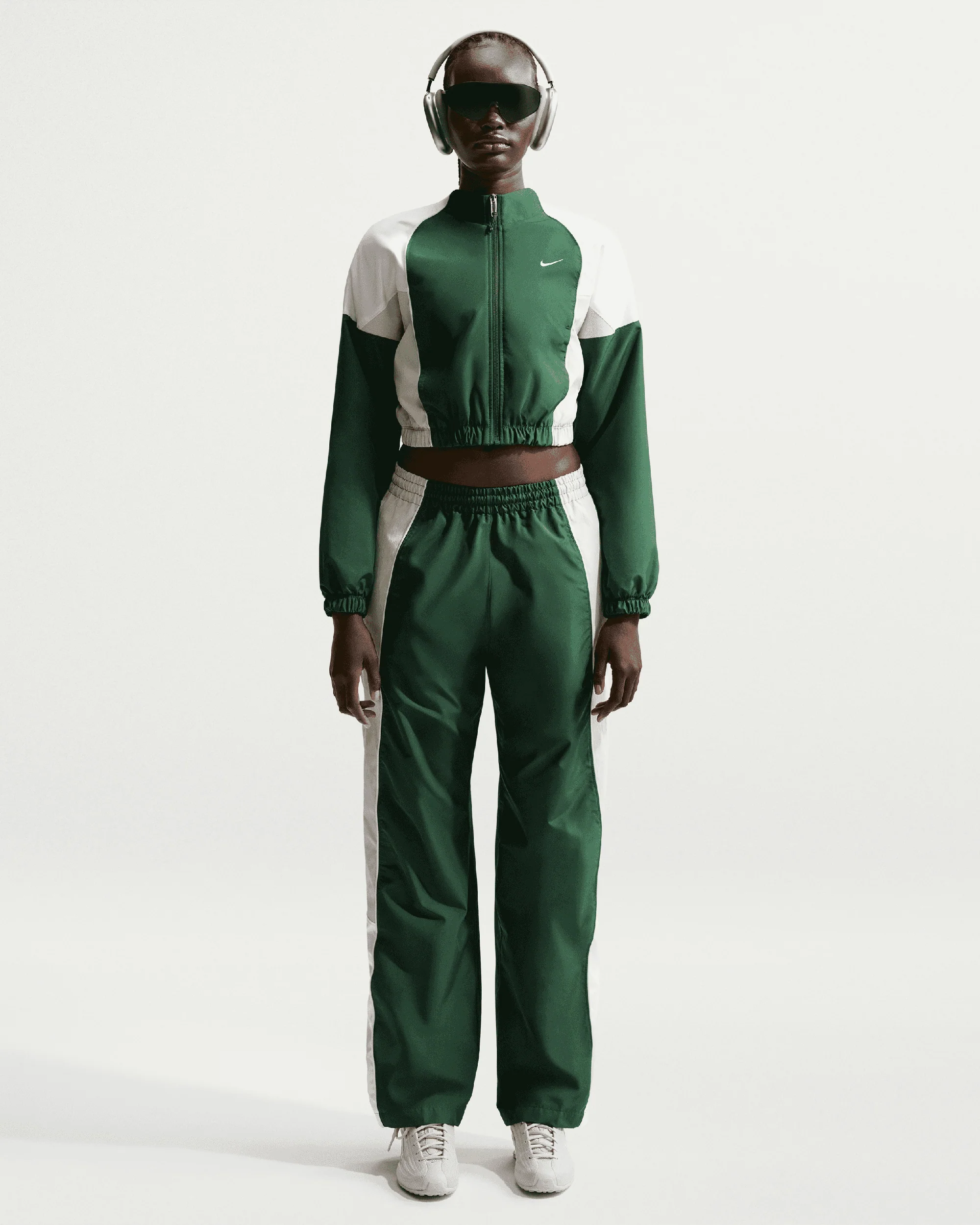 Nike Sportswear Wasserabweisend Crop Damen-Trainingsjacke - Image 2