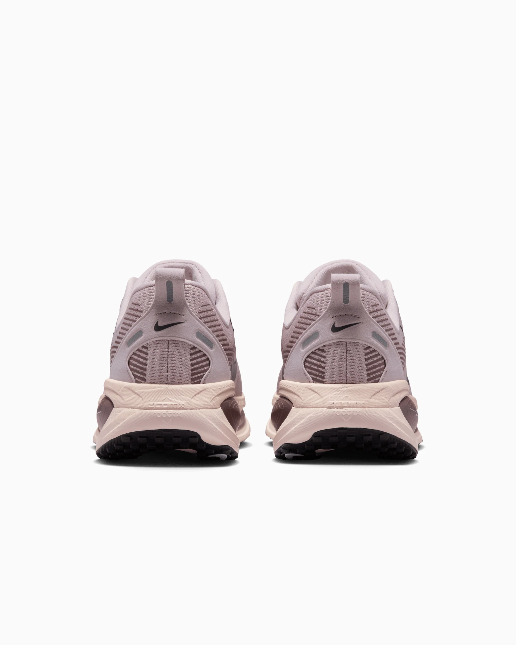 Nike Women's Vomero 18 - Image 5