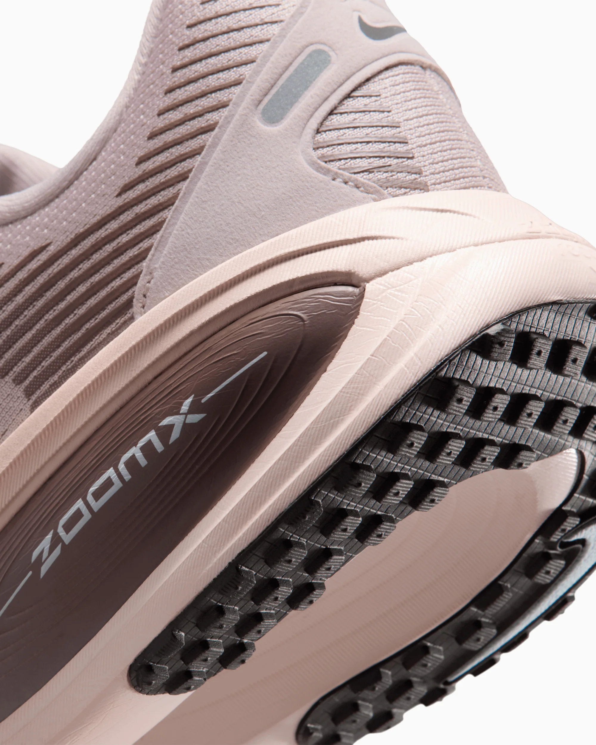 Nike Women's Vomero 18 - Image 8