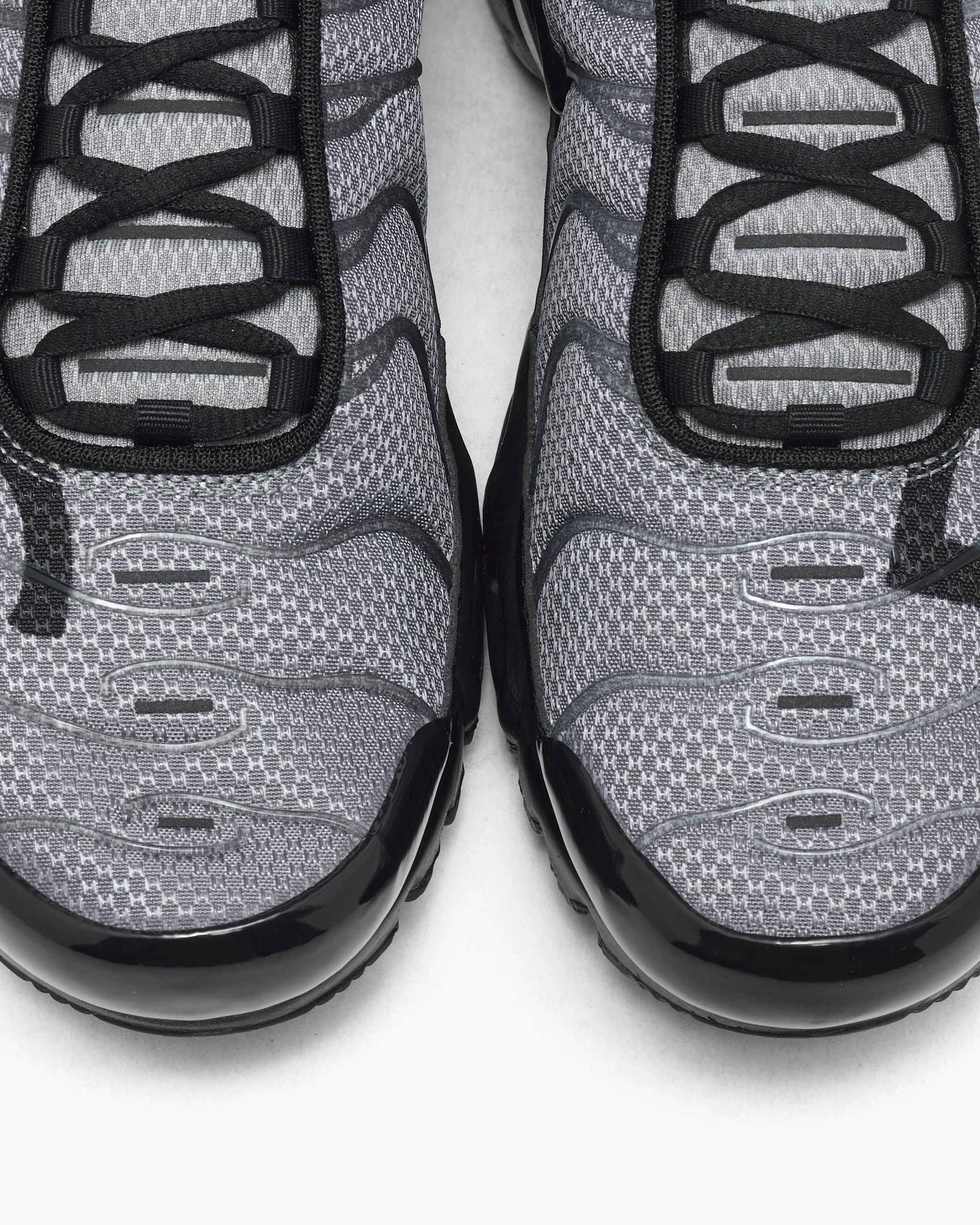 Nike x PSG Air Max Plus PRM - Image 7