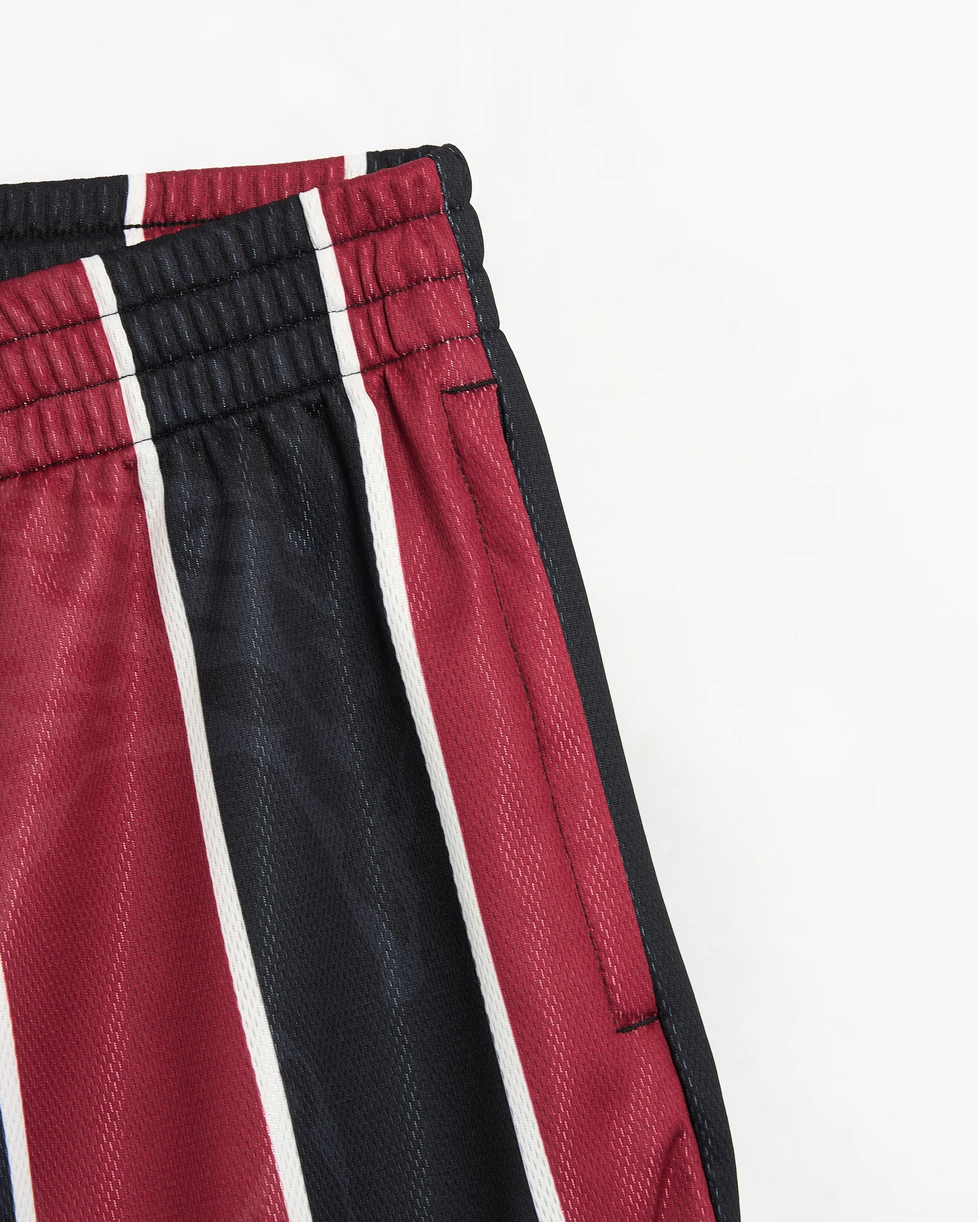 OVER THE PITCH x Mizuno Football Relaxed Herren-Shorts - Image 4