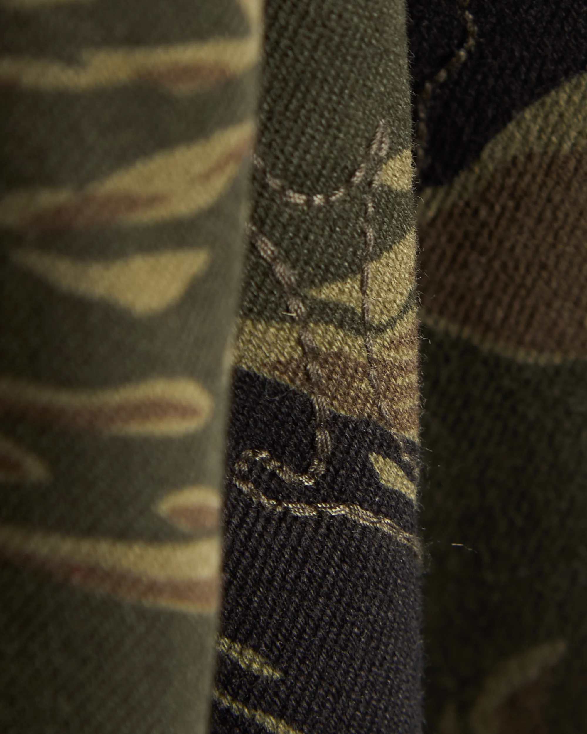 South2 West8 String Slack Camo Relaxed Herren-Trainingshose - Image 8
