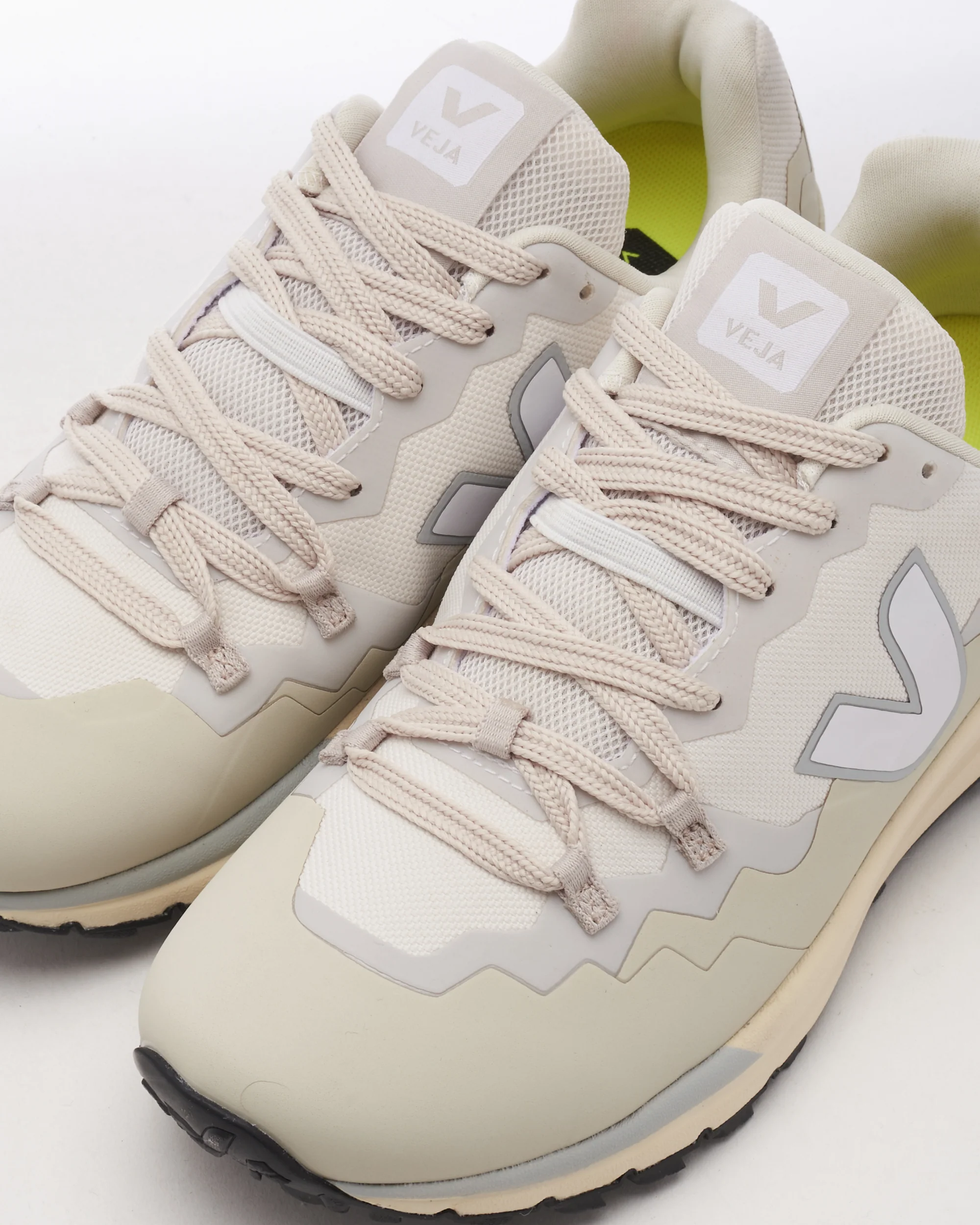 Veja Women's Fitz Roy Trek-Shell - Image 7